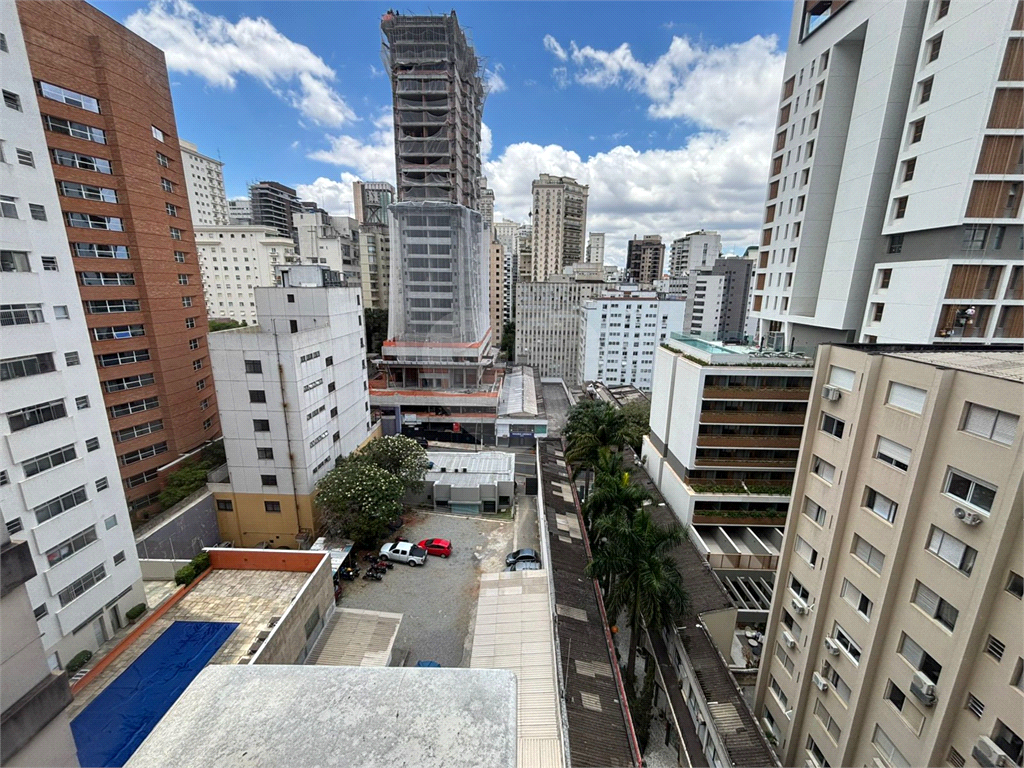 Apartamento reformado na Haddock Lobo, Jardins