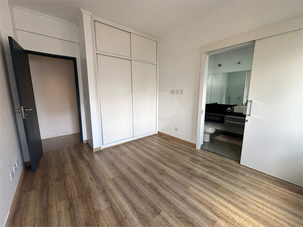 Apartamento reformado na Haddock Lobo, Jardins