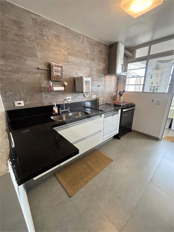 Apartamento reformado na Haddock Lobo, Jardins