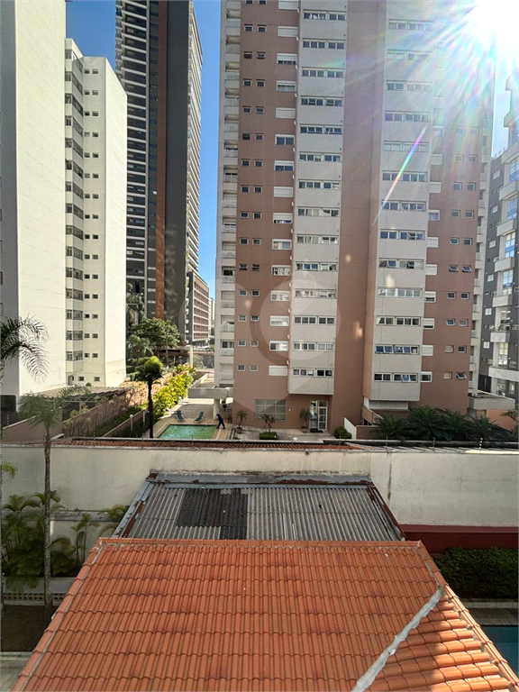 Apartamento iluminado e arejado em Pinheiros