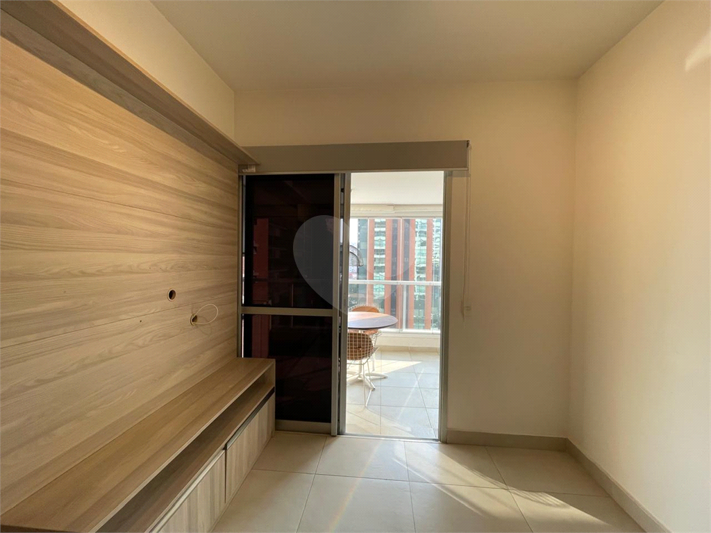 APARTAMENTO em MOEMA