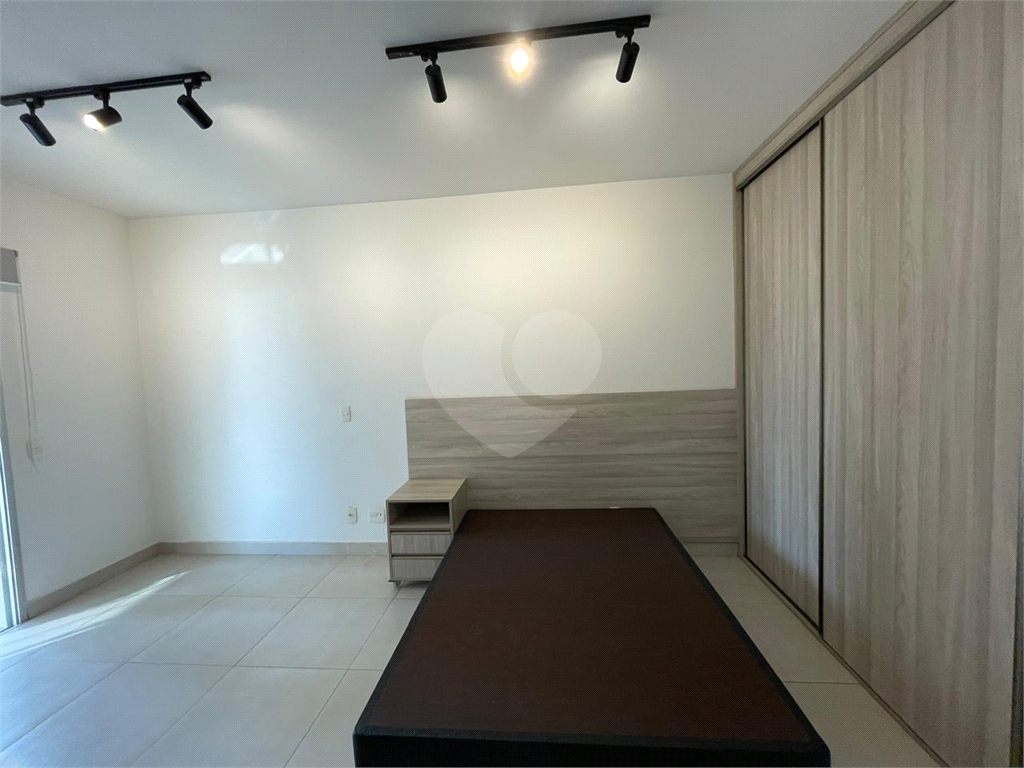 APARTAMENTO em MOEMA