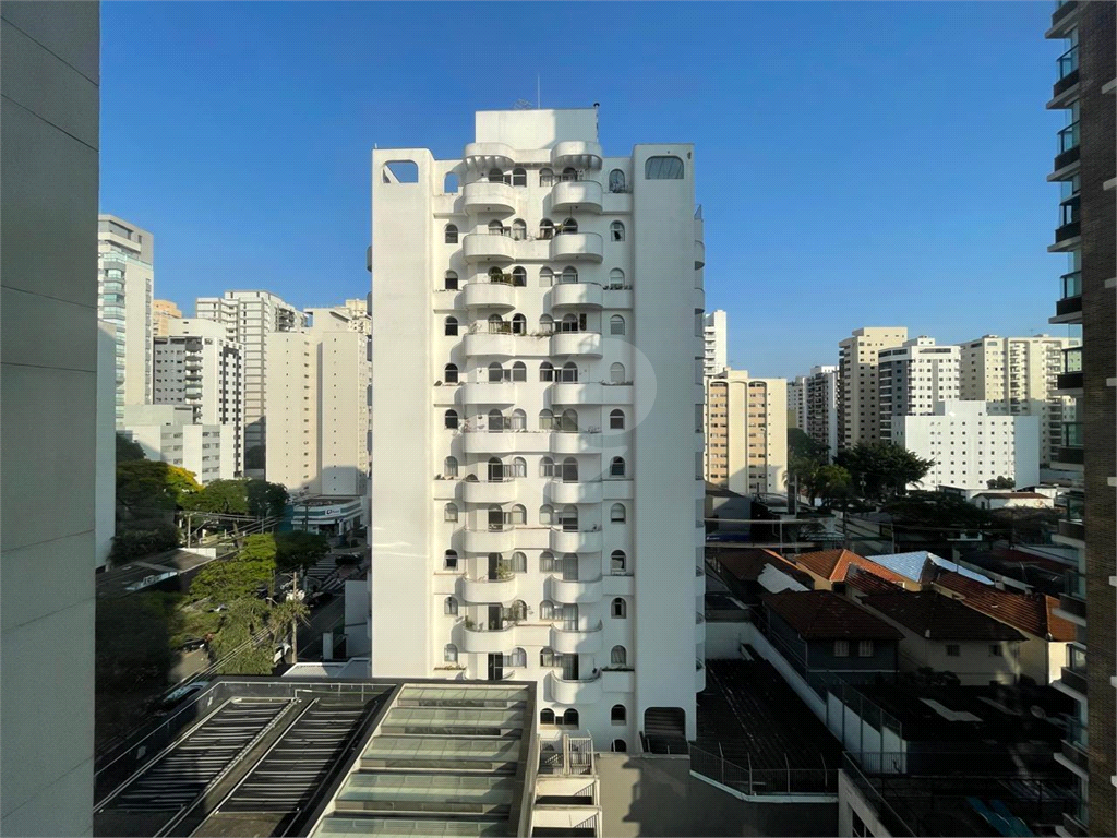 APARTAMENTO em MOEMA