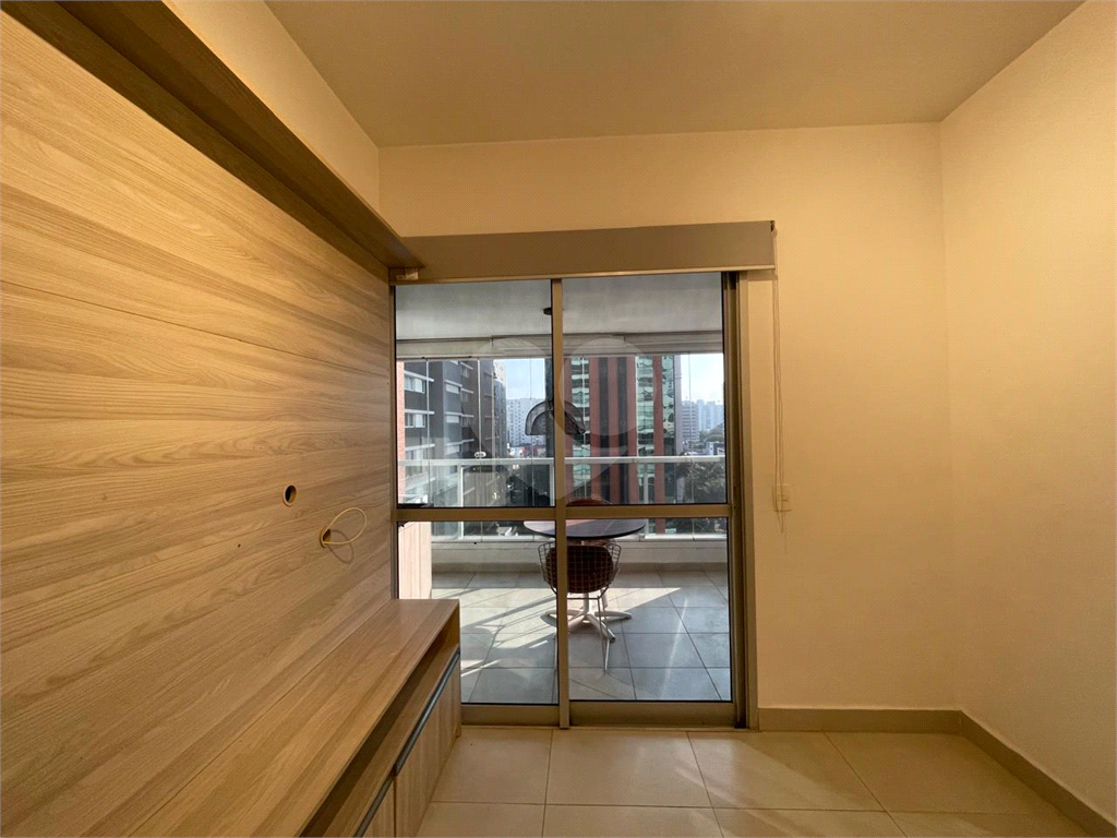 APARTAMENTO em MOEMA