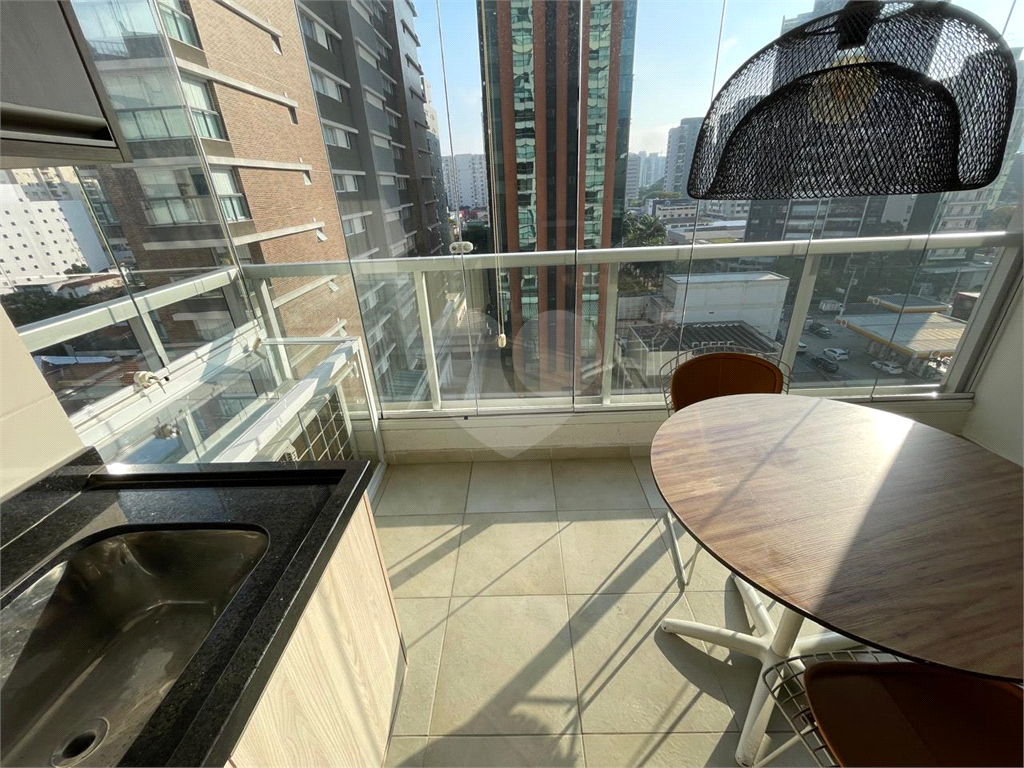 APARTAMENTO em MOEMA