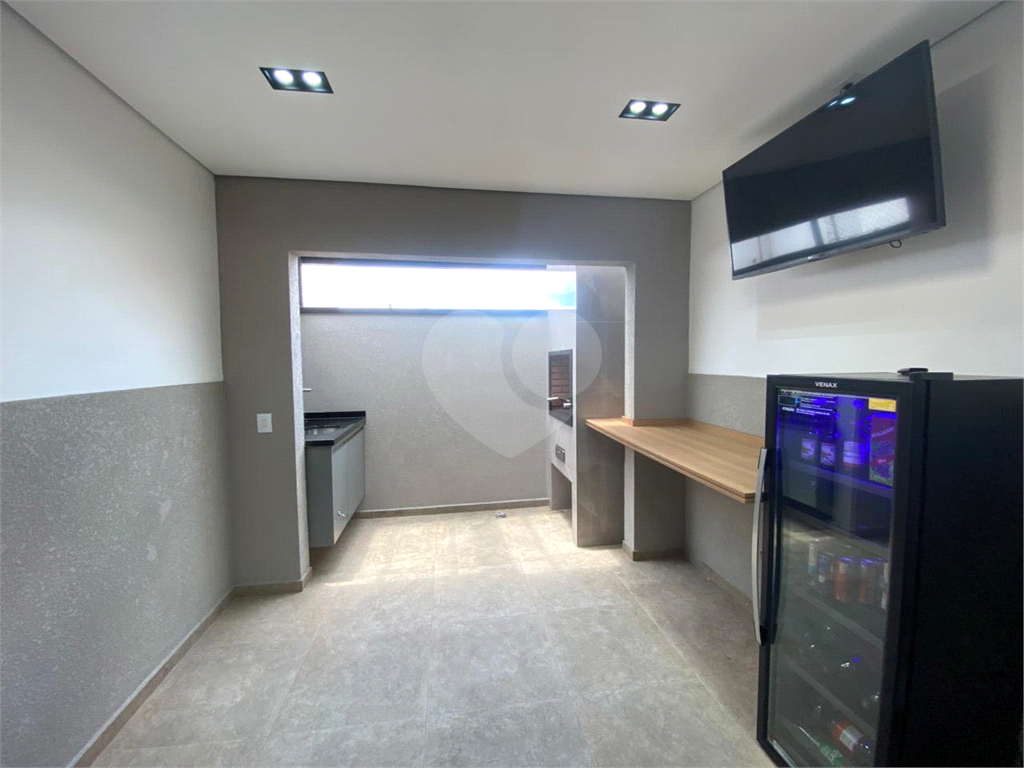 Sobrado novo com 3 suítes e churrasqueira