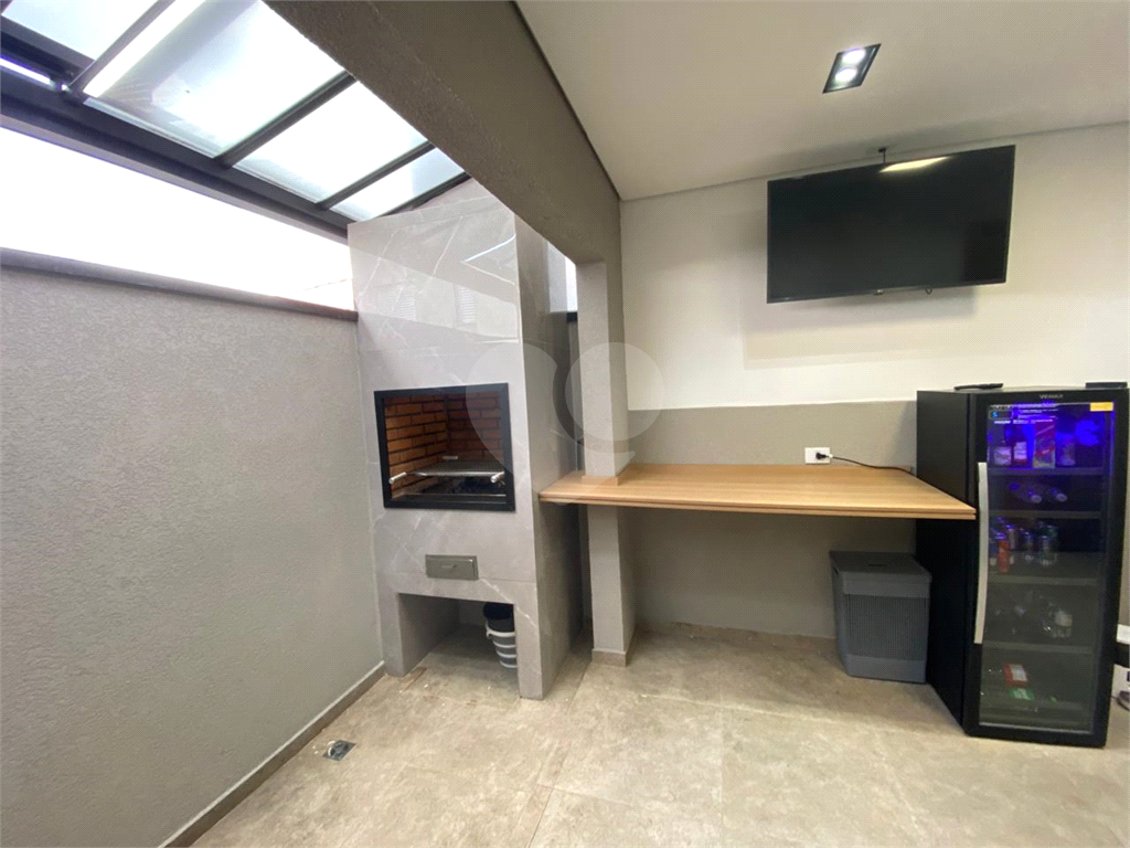 Sobrado novo com 3 suítes e churrasqueira