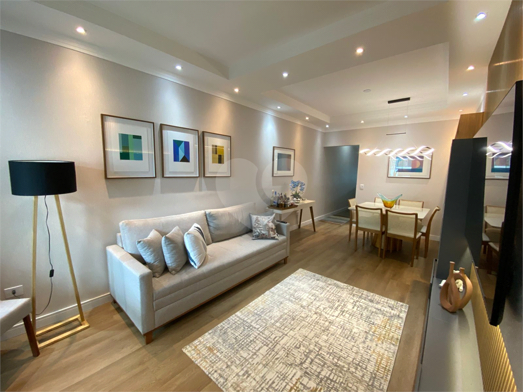 Sobrado novo com 3 suítes e churrasqueira