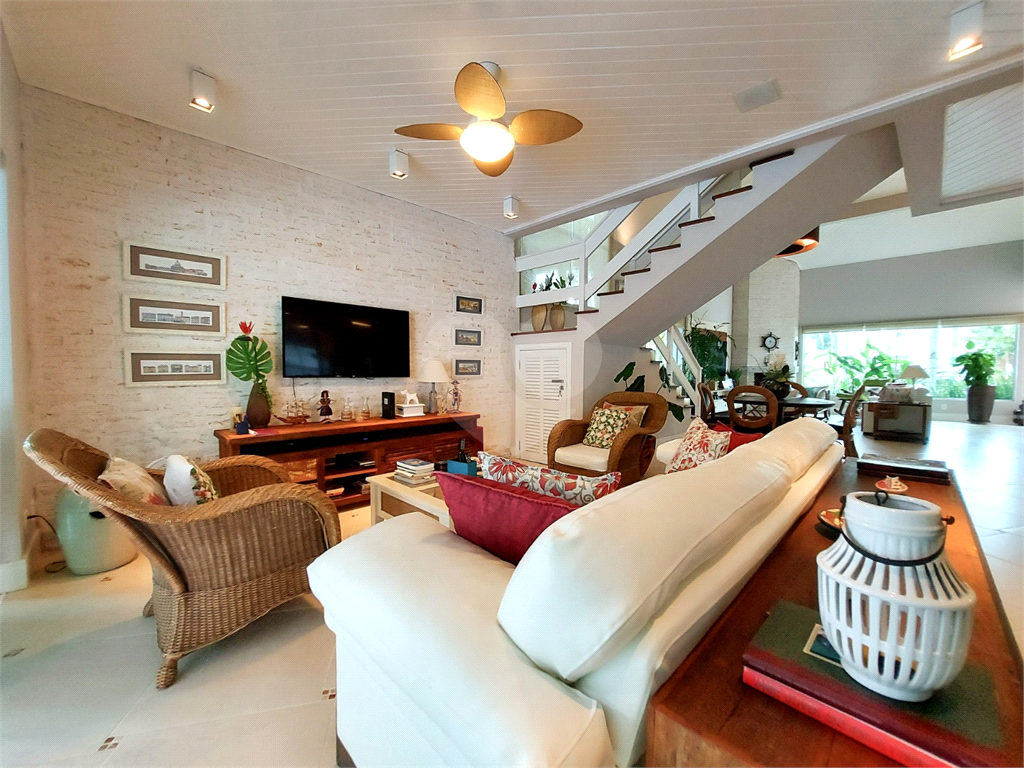 Casa de Luxo na Riviera São Lourenço Porteira Fechada