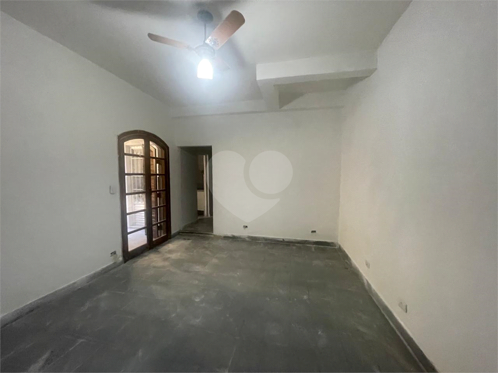 OPORTUNIDADE ÚNICA,LINDA CASA NA CASA VERDE AO LADO DO TERMINAL CASA VERDE. 