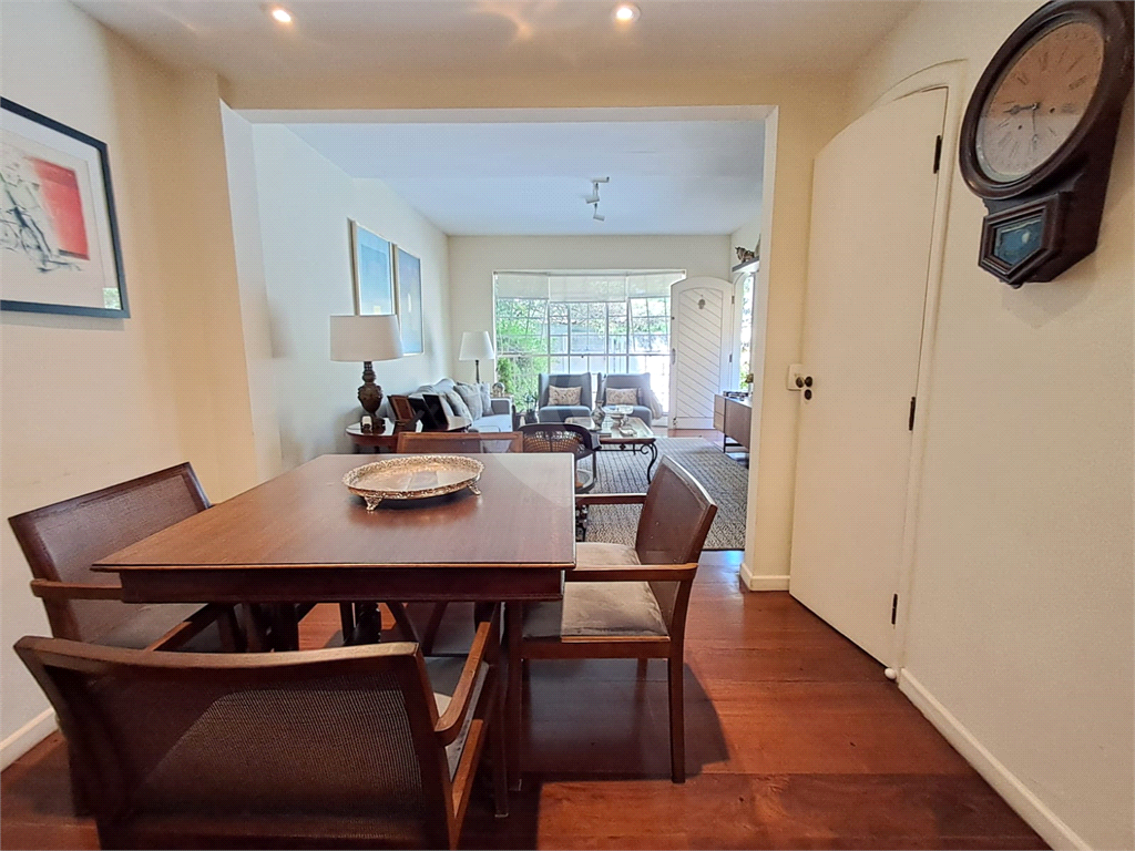 Casa de Vila 107m² 3 suítes 5 banheiros 2 vagas e quintal Sumarezinho