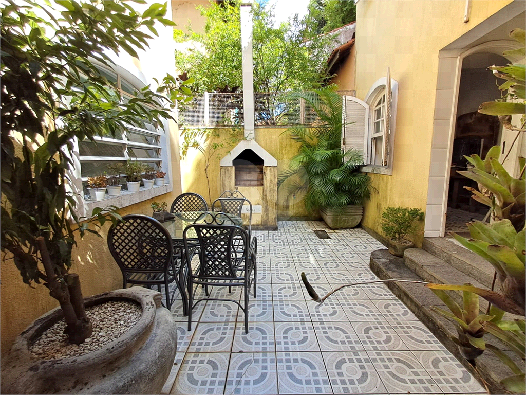 Casa de Vila 107m² 3 suítes 5 banheiros 2 vagas e quintal Sumarezinho