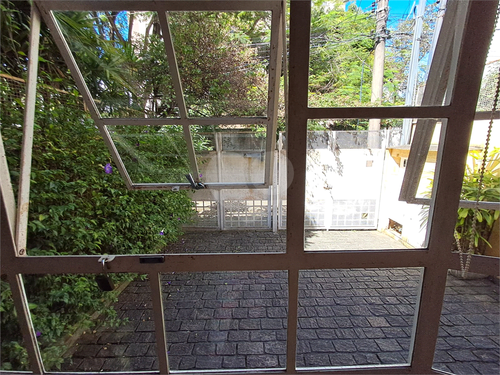 Casa de Vila 107m² 3 suítes 5 banheiros 2 vagas e quintal Sumarezinho