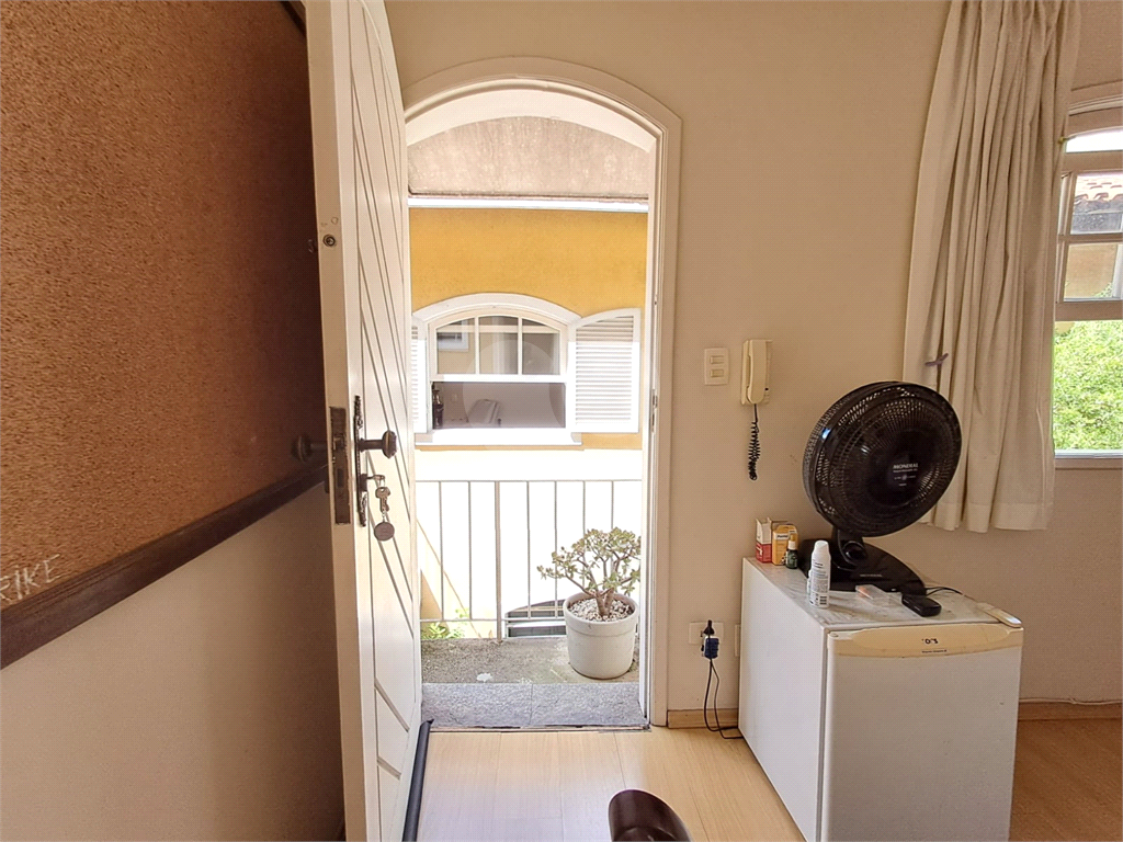 Casa de Vila 107m² 3 suítes 5 banheiros 2 vagas e quintal Sumarezinho