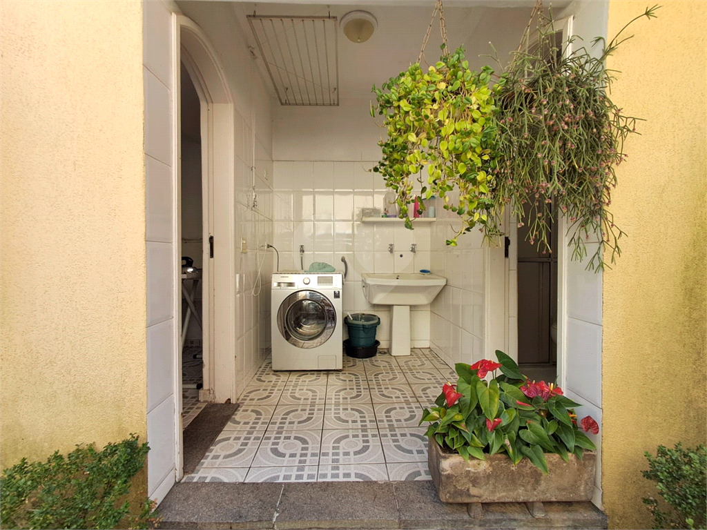 Casa de Vila 107m² 3 suítes 5 banheiros 2 vagas e quintal Sumarezinho