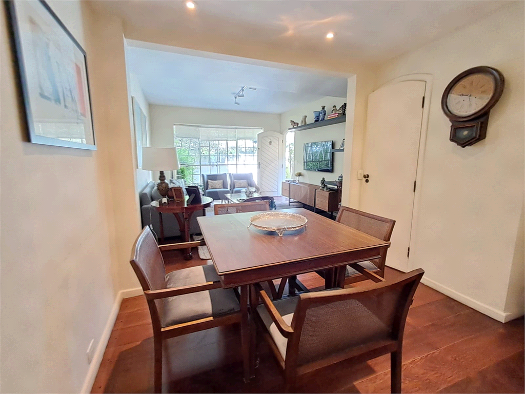 Casa de Vila 107m² 3 suítes 5 banheiros 2 vagas e quintal Sumarezinho