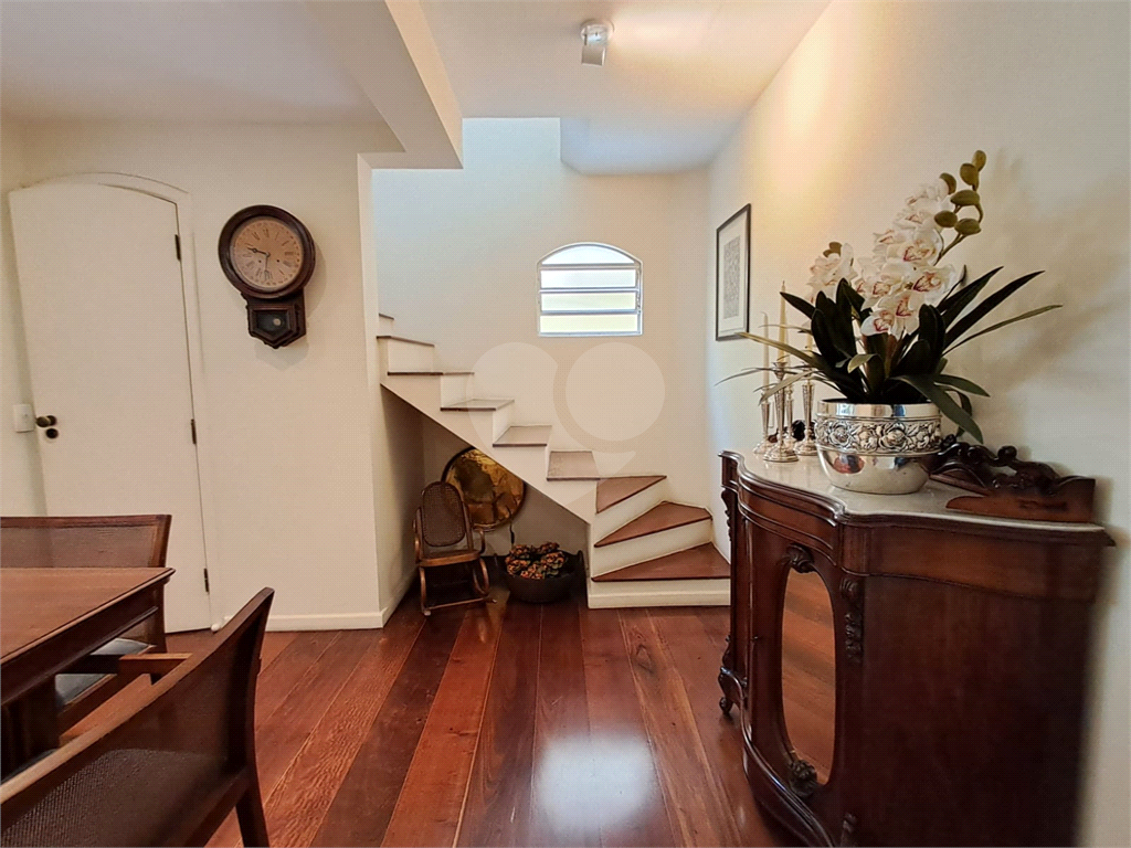 Casa de Vila 107m² 3 suítes 5 banheiros 2 vagas e quintal Sumarezinho