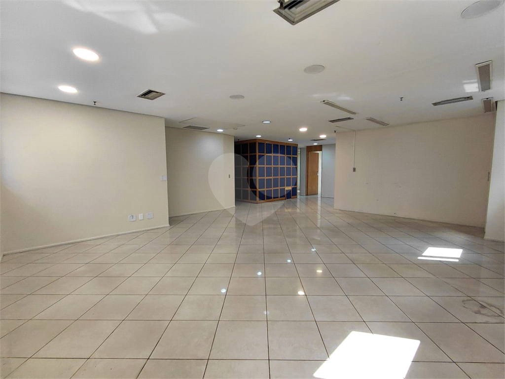 Sala Comercial 102m² são duas salas integradas com 1 banheiro e 3 vagas de garagem Paraíso