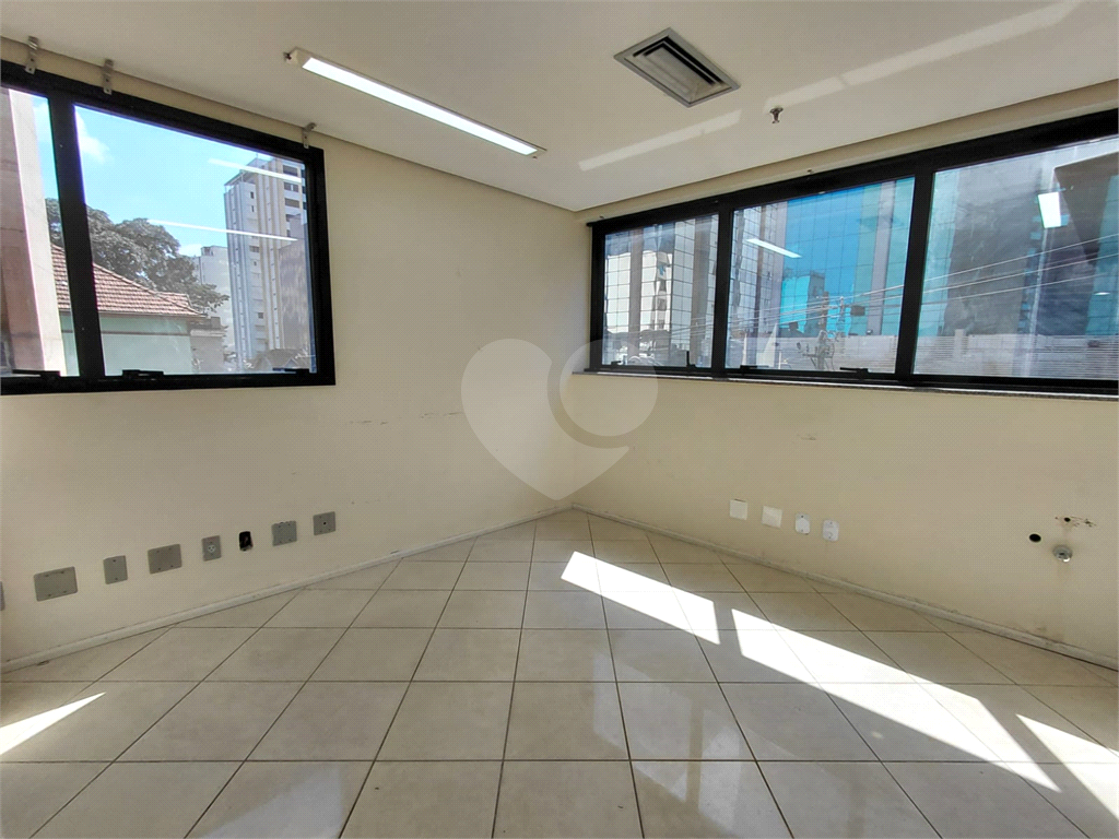 Sala Comercial 102m² são duas salas integradas com 1 banheiro e 3 vagas de garagem Paraíso