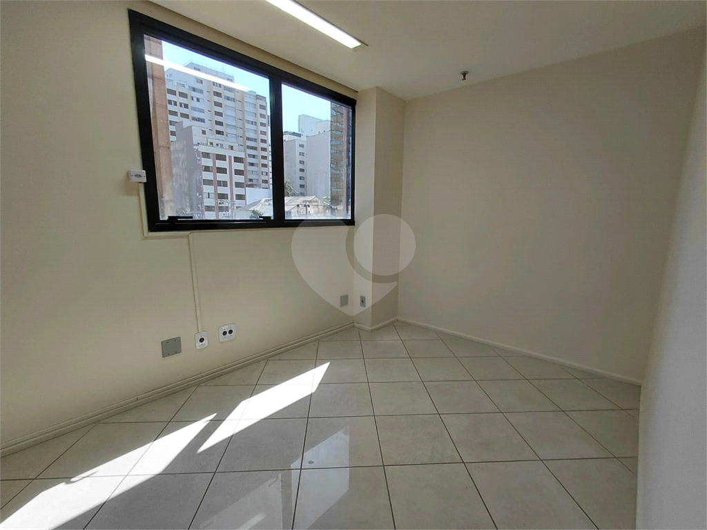 Sala Comercial 102m² são duas salas integradas com 1 banheiro e 3 vagas de garagem Paraíso