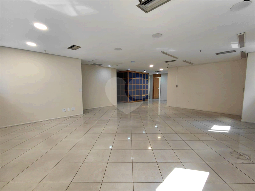 Sala Comercial 102m² são duas salas integradas com 1 banheiro e 3 vagas de garagem Paraíso