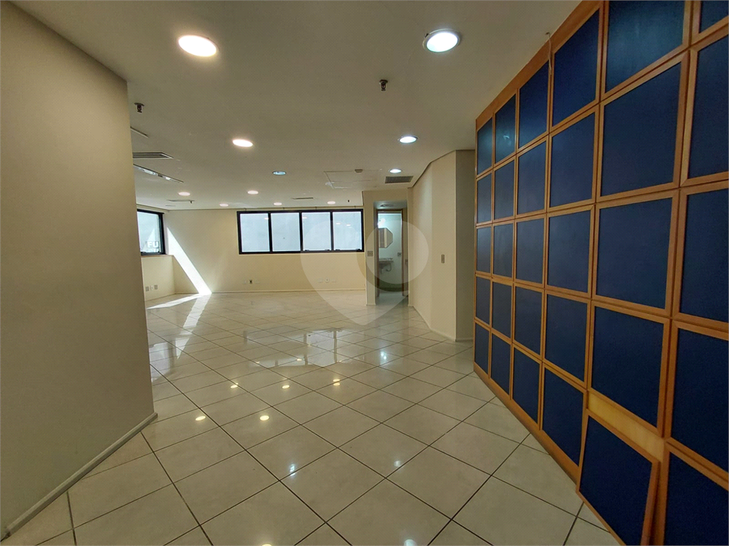 Sala Comercial 102m² são duas salas integradas com 1 banheiro e 3 vagas de garagem Paraíso