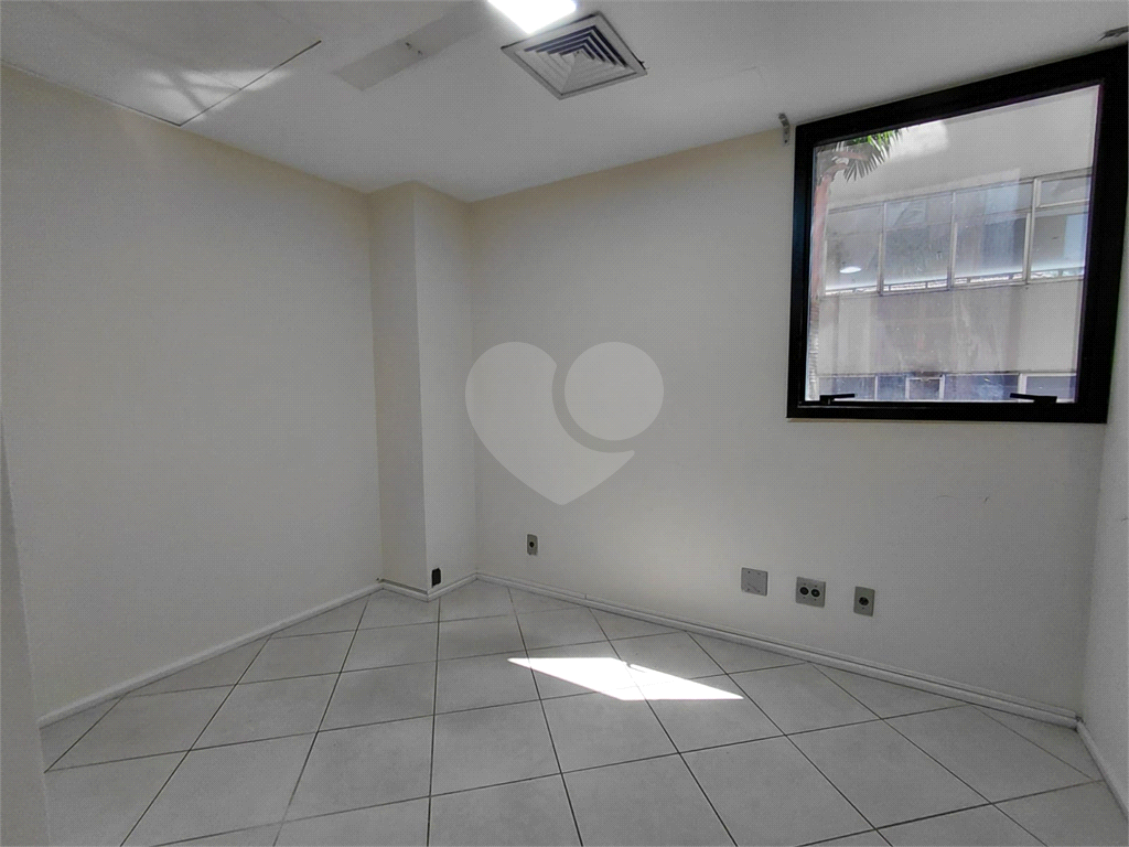 Sala Comercial 102m² são duas salas integradas com 1 banheiro e 3 vagas de garagem Paraíso