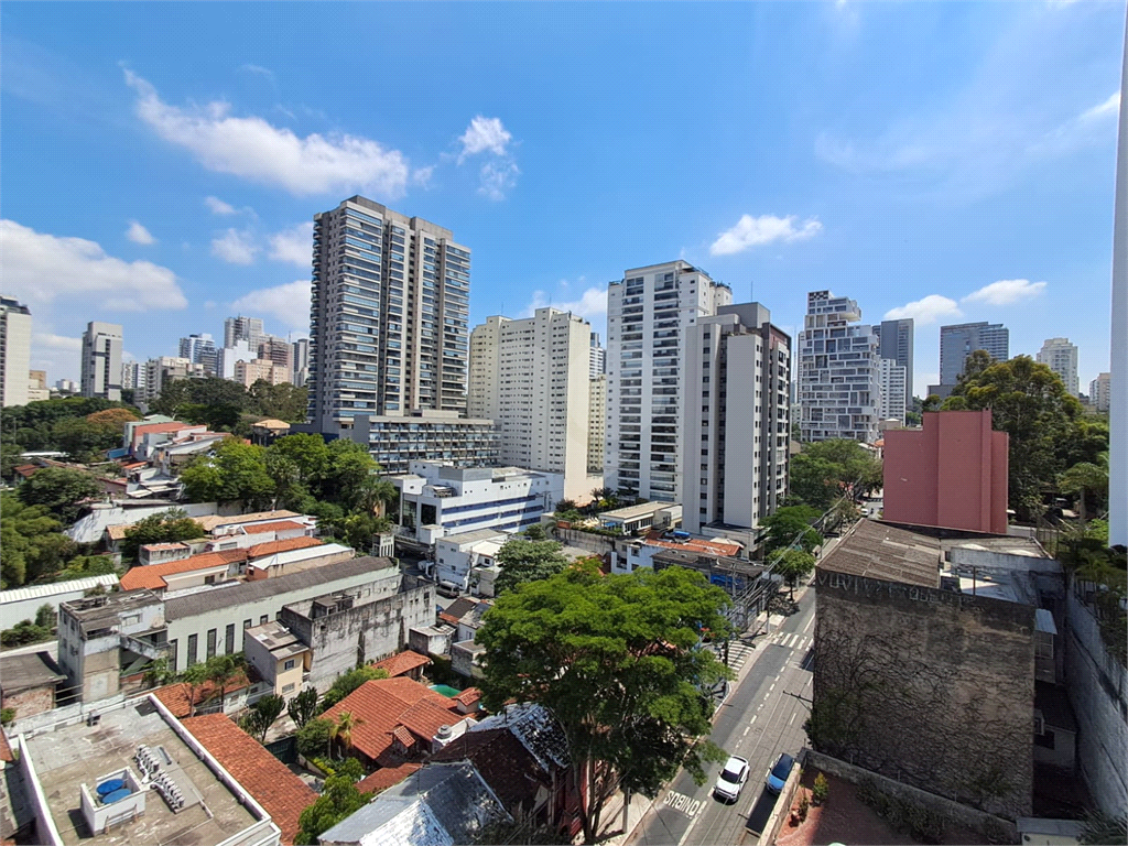 Sala comercial 50m² com varanda, ar-condicionado 1 vaga de garagem Pinheiros