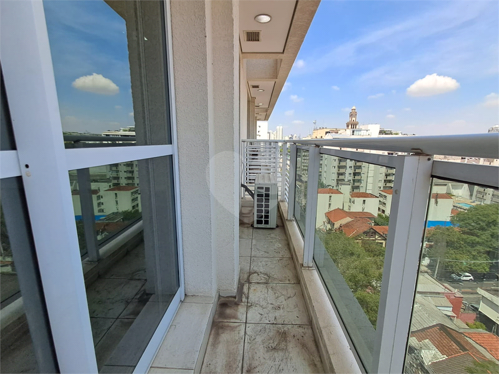 Sala comercial 50m² com varanda, ar-condicionado 1 vaga de garagem Pinheiros