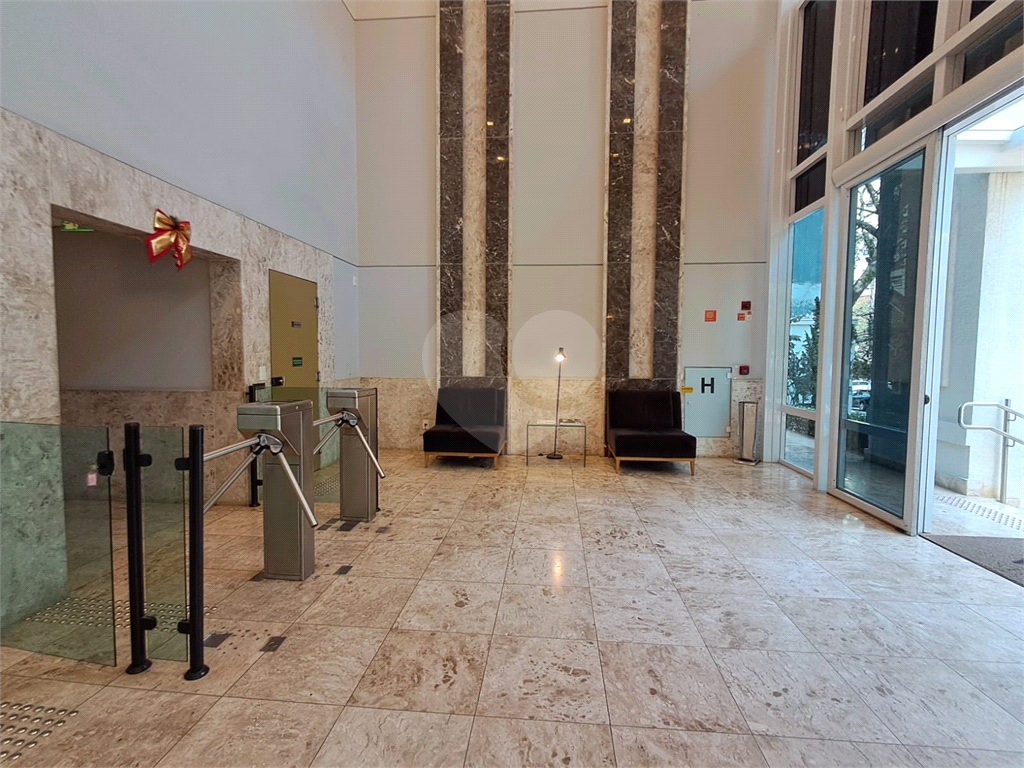 Sala comercial 50m² com varanda, ar-condicionado 1 vaga de garagem Pinheiros