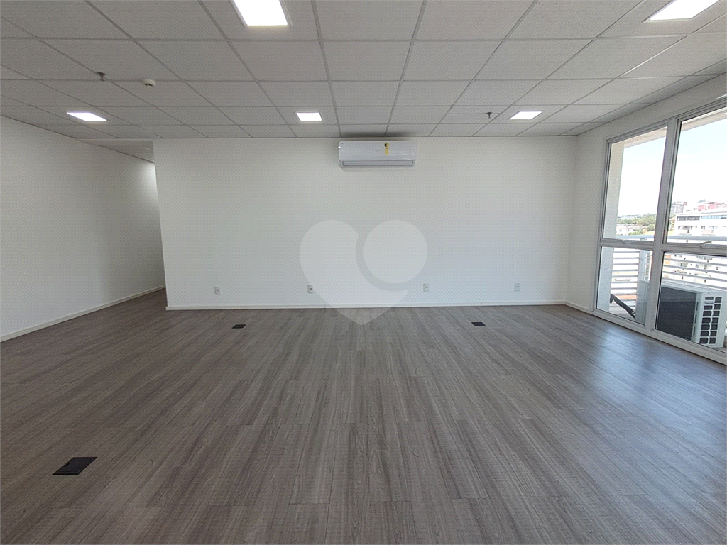 Sala comercial 50m² com varanda, ar-condicionado 1 vaga de garagem Pinheiros