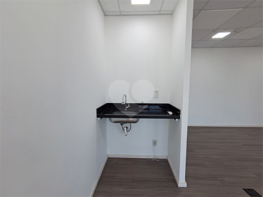 Sala comercial 50m² com varanda, ar-condicionado 1 vaga de garagem Pinheiros