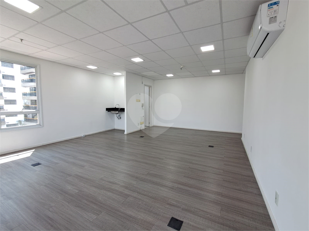 Sala comercial 50m² com varanda, ar-condicionado 1 vaga de garagem Pinheiros