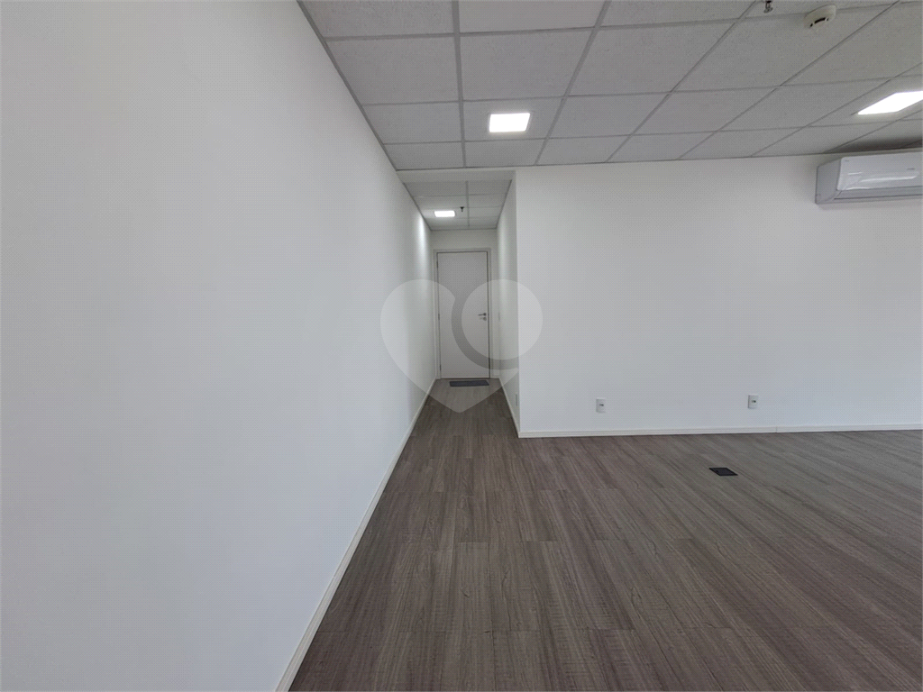 Sala comercial 50m² com varanda, ar-condicionado 1 vaga de garagem Pinheiros