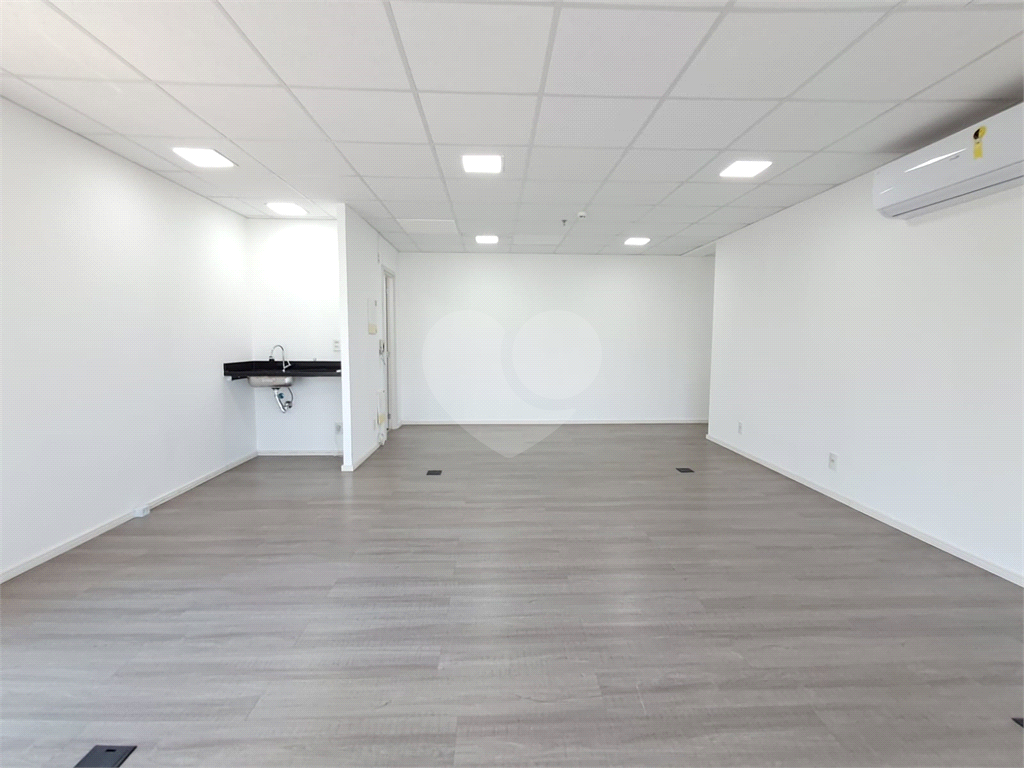 Sala comercial 50m² com varanda, ar-condicionado 1 vaga de garagem Pinheiros