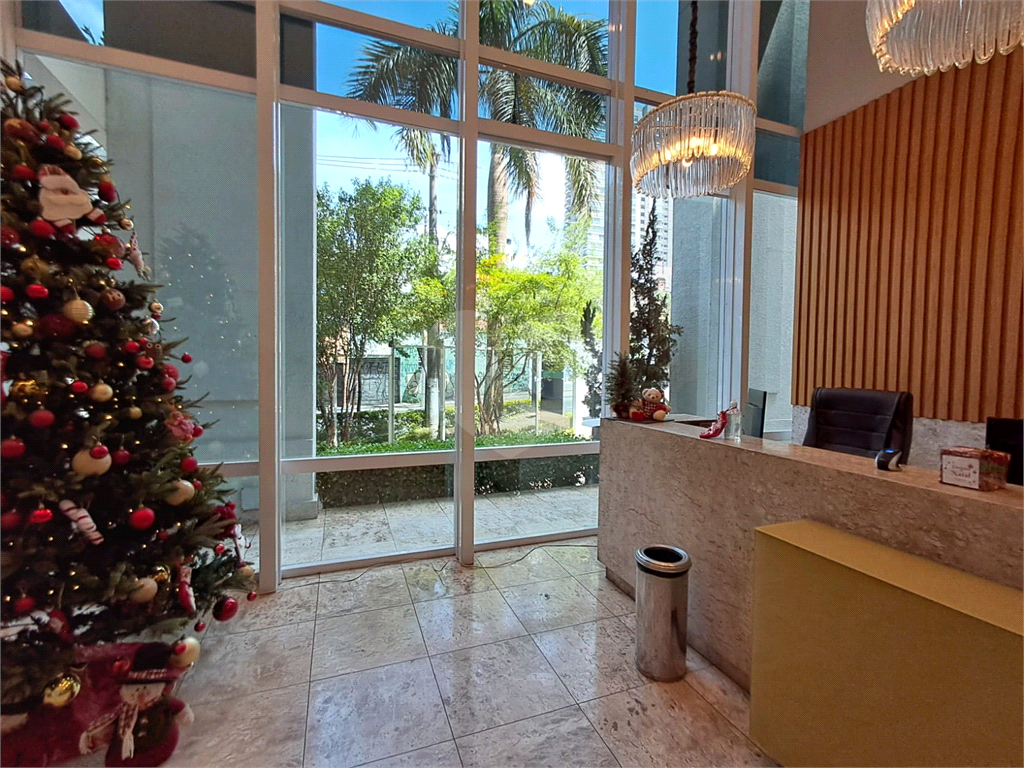 Sala comercial 50m² com varanda, ar-condicionado 1 vaga de garagem Pinheiros