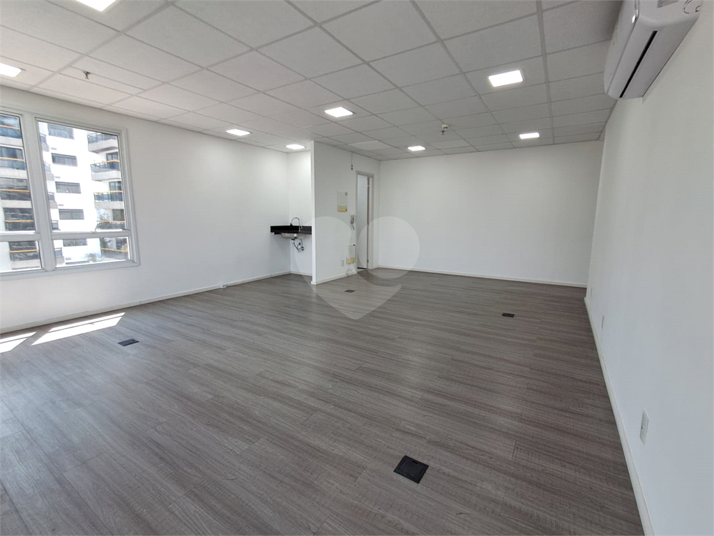 Sala comercial 50m² com varanda, ar-condicionado 1 vaga de garagem Pinheiros