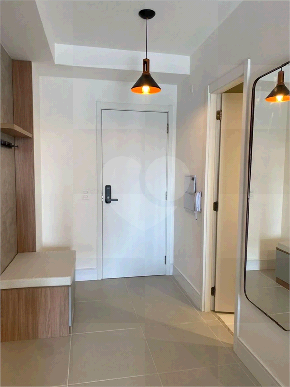 ESTÚDIO NOVO NO BROOKLIN - ANDAR ALTO - MOBILIADO 