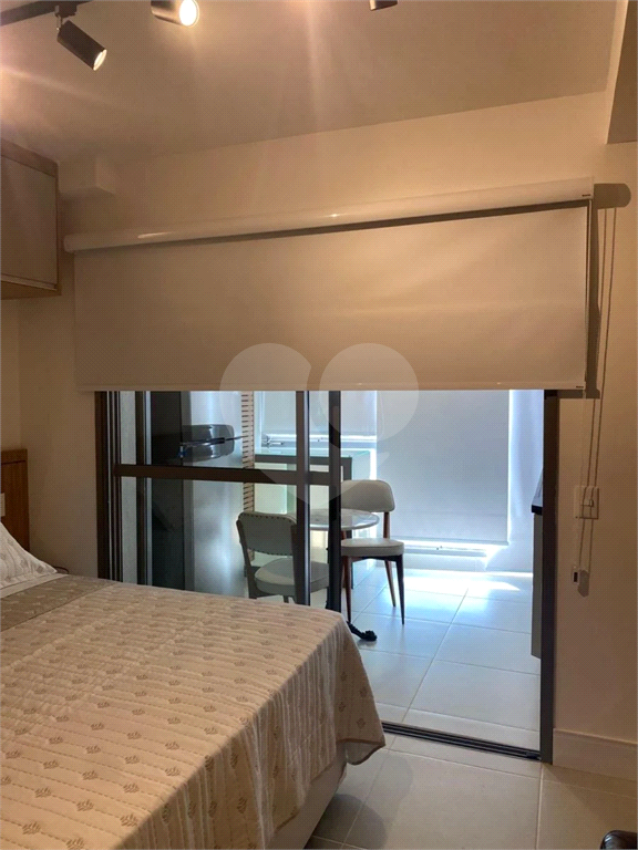 ESTÚDIO NOVO NO BROOKLIN - ANDAR ALTO - MOBILIADO 