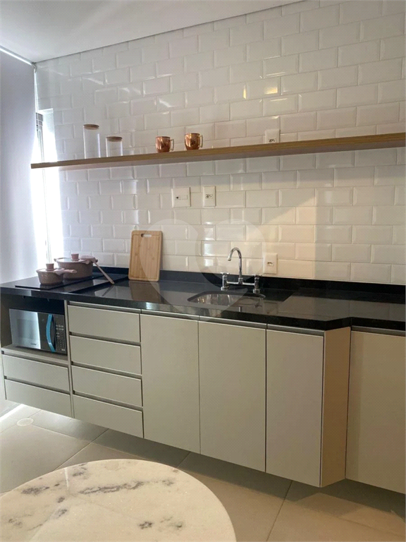 ESTÚDIO NOVO NO BROOKLIN - ANDAR ALTO - MOBILIADO 