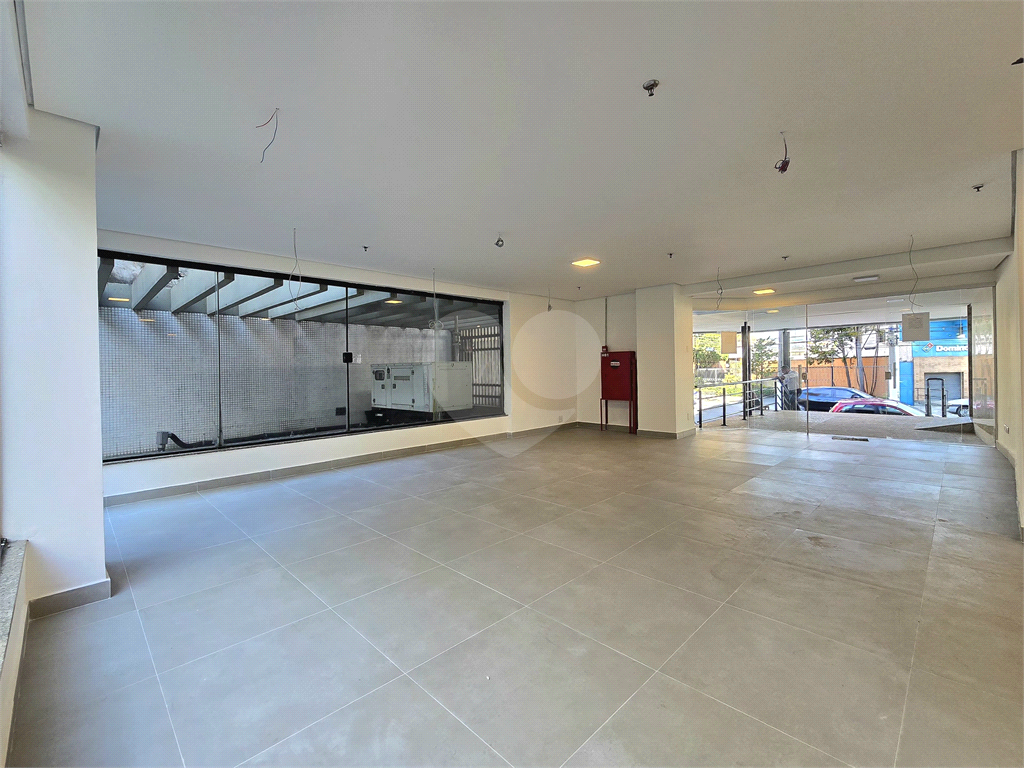 Loja Térrea para Locação na Aclimação Reformada com 110 m² e 2 Vagas