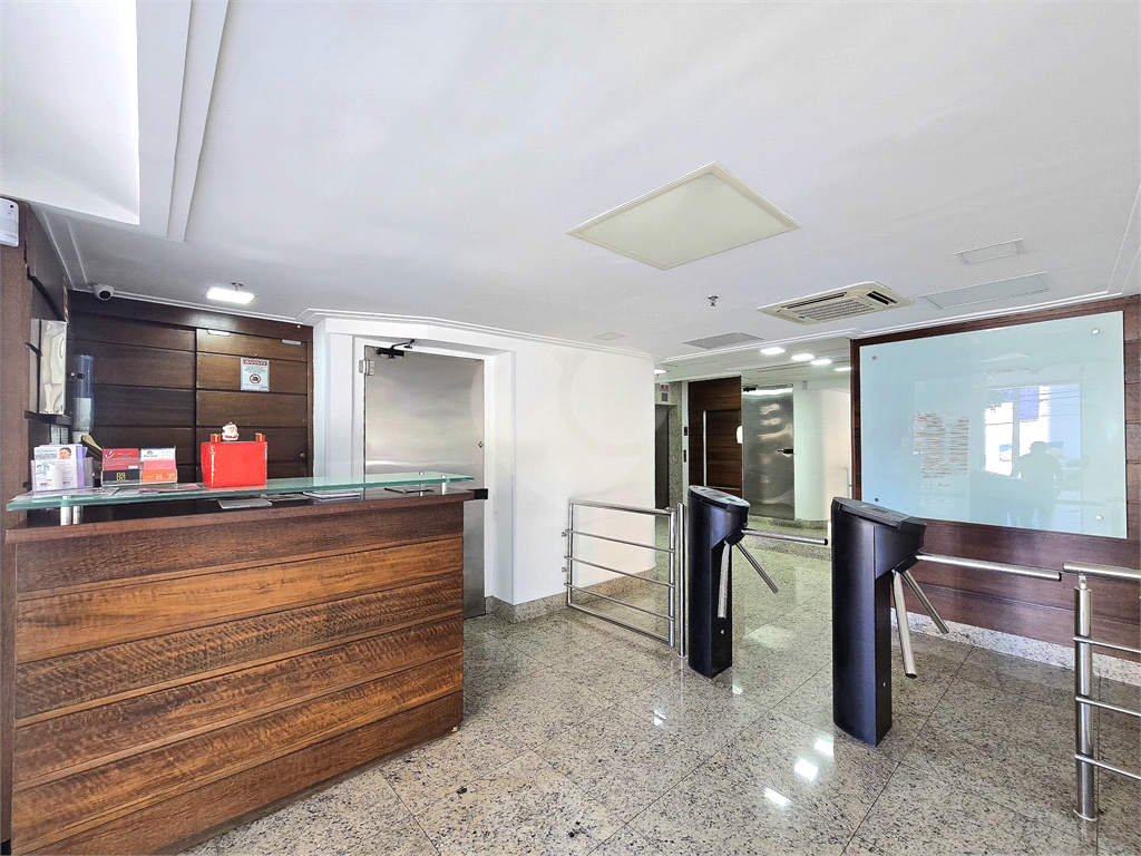 Loja Térrea para Locação na Aclimação Reformada com 110 m² e 2 Vagas