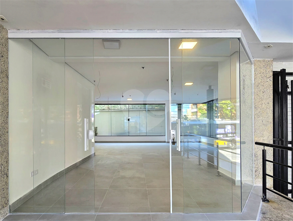 Loja Térrea para Locação na Aclimação Reformada com 110 m² e 2 Vagas