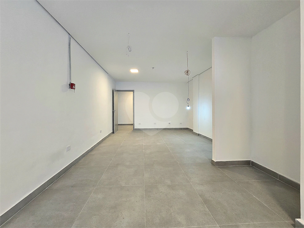 Loja Térrea para Locação na Aclimação Reformada com 110 m² e 2 Vagas