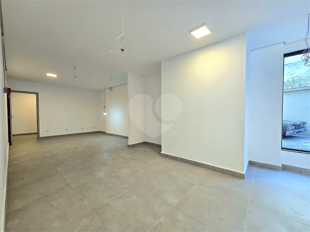 Loja Térrea para Locação na Aclimação Reformada com 110 m² e 2 Vagas