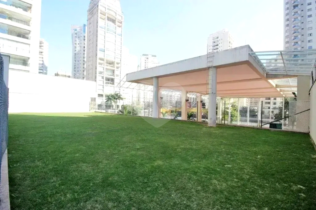 Cobertura duplex à venda no Itaim Bibi 