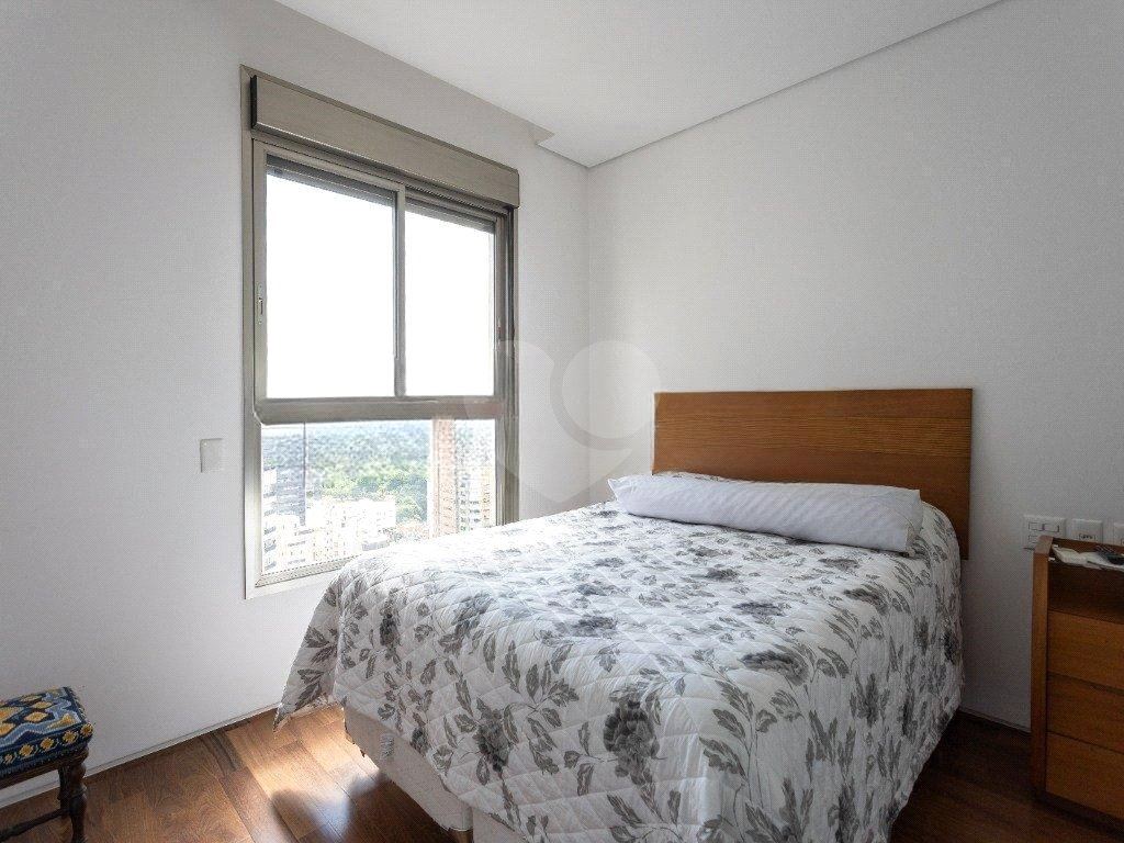 Cobertura duplex à venda no Itaim Bibi 