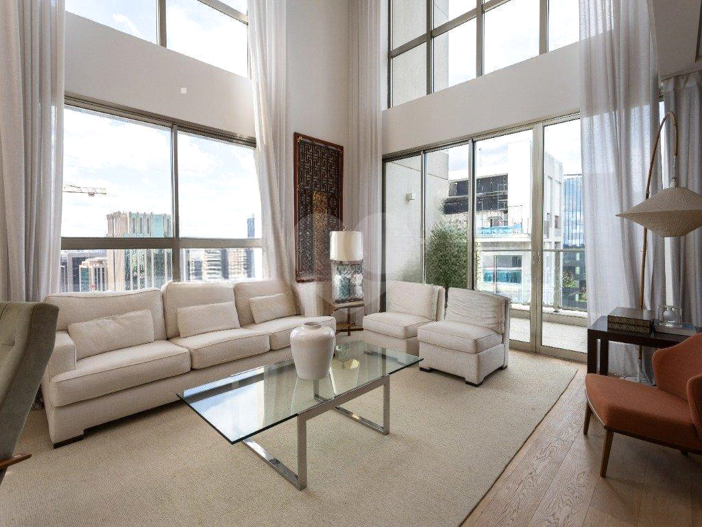 Cobertura duplex à venda no Itaim Bibi 