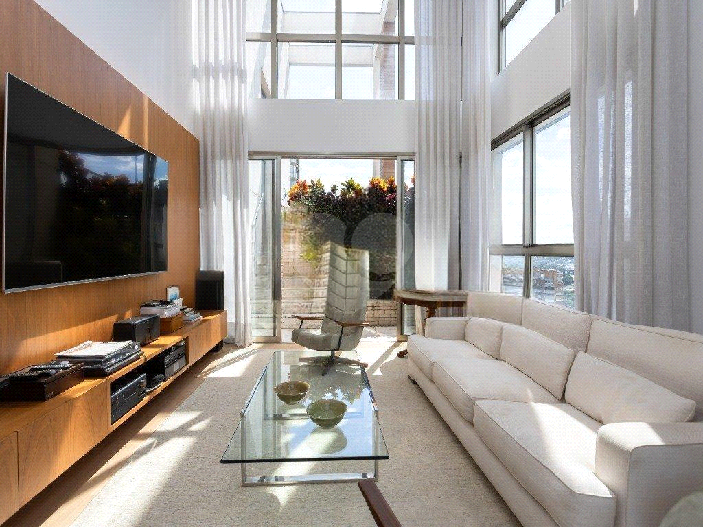 Cobertura duplex à venda no Itaim Bibi 