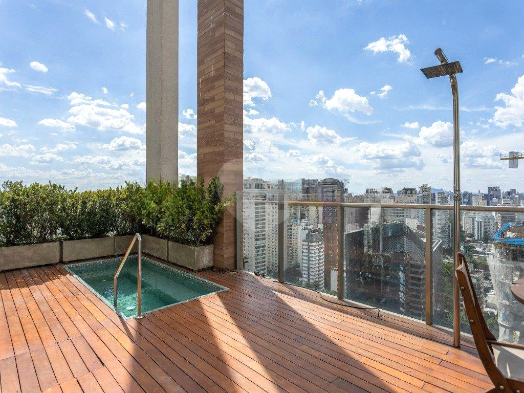 Cobertura duplex à venda no Itaim Bibi 